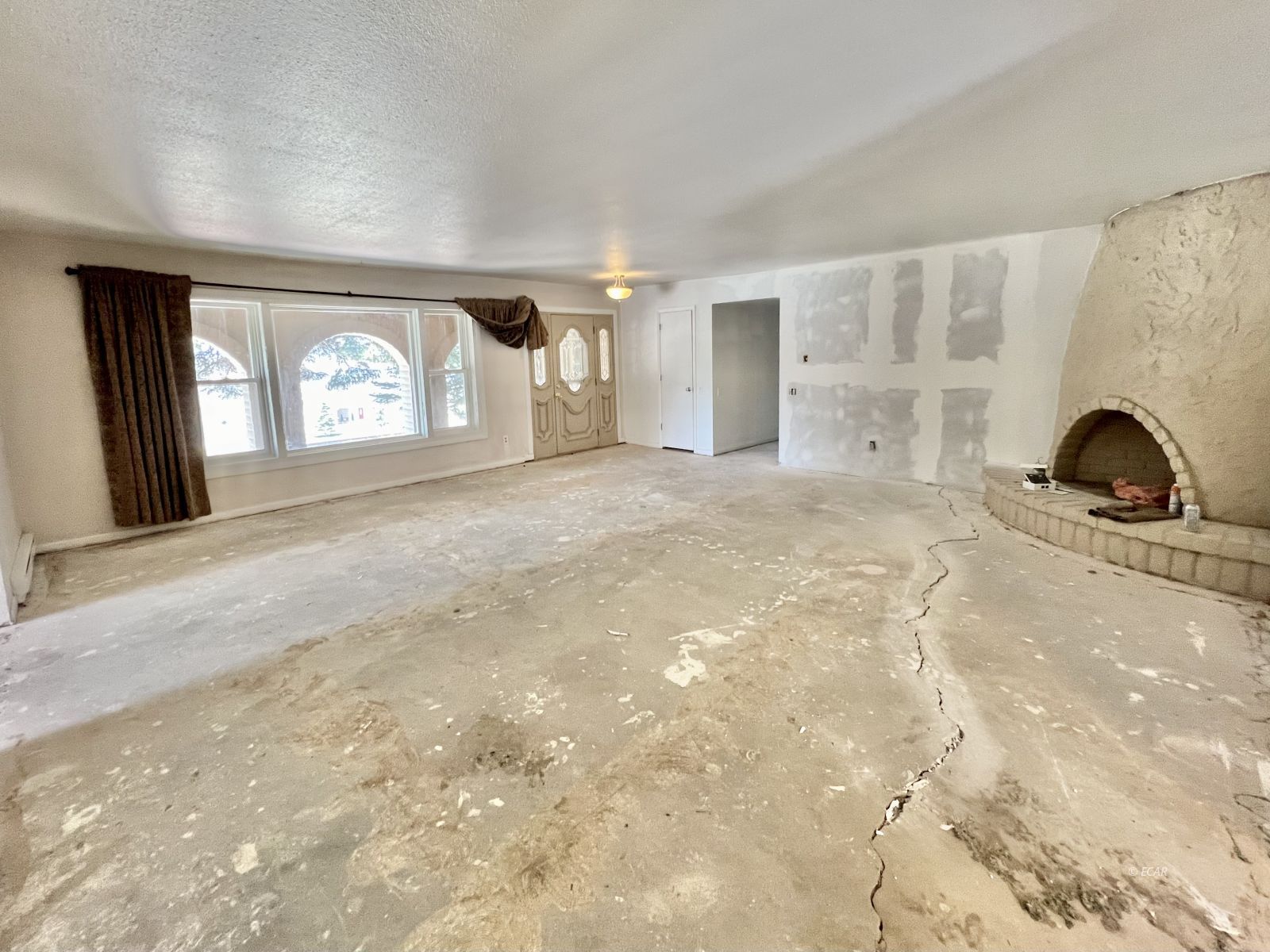 611 Spring Creek Parkway Property Photo 4