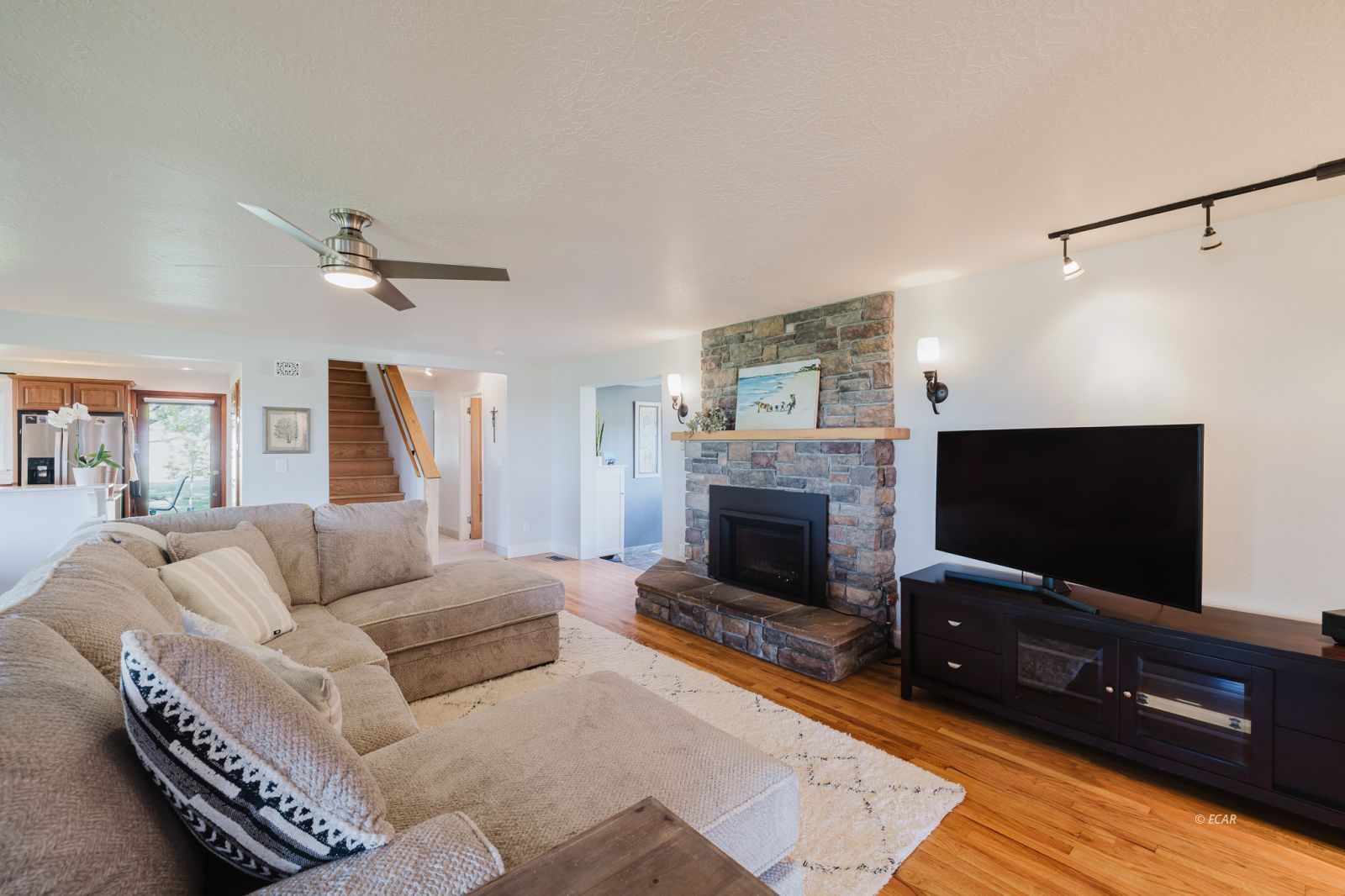 3163 Clubine Road Property Photo 4