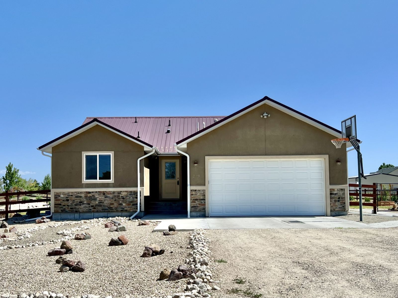 279 Northglen Drive Property Photo 1