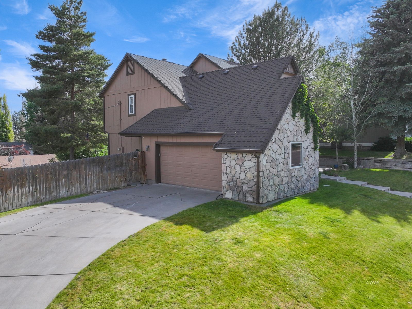 524 Skyline Drive Property Photo 3