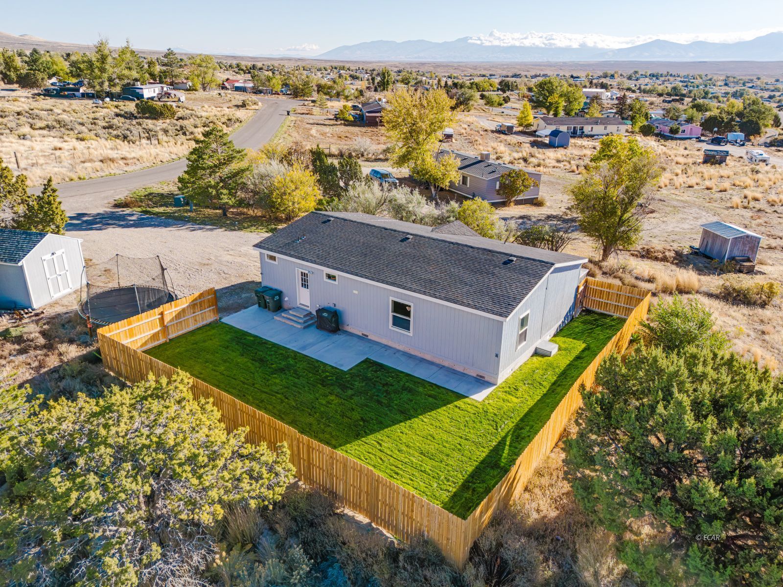 571 Holiday Drive Property Photo 2