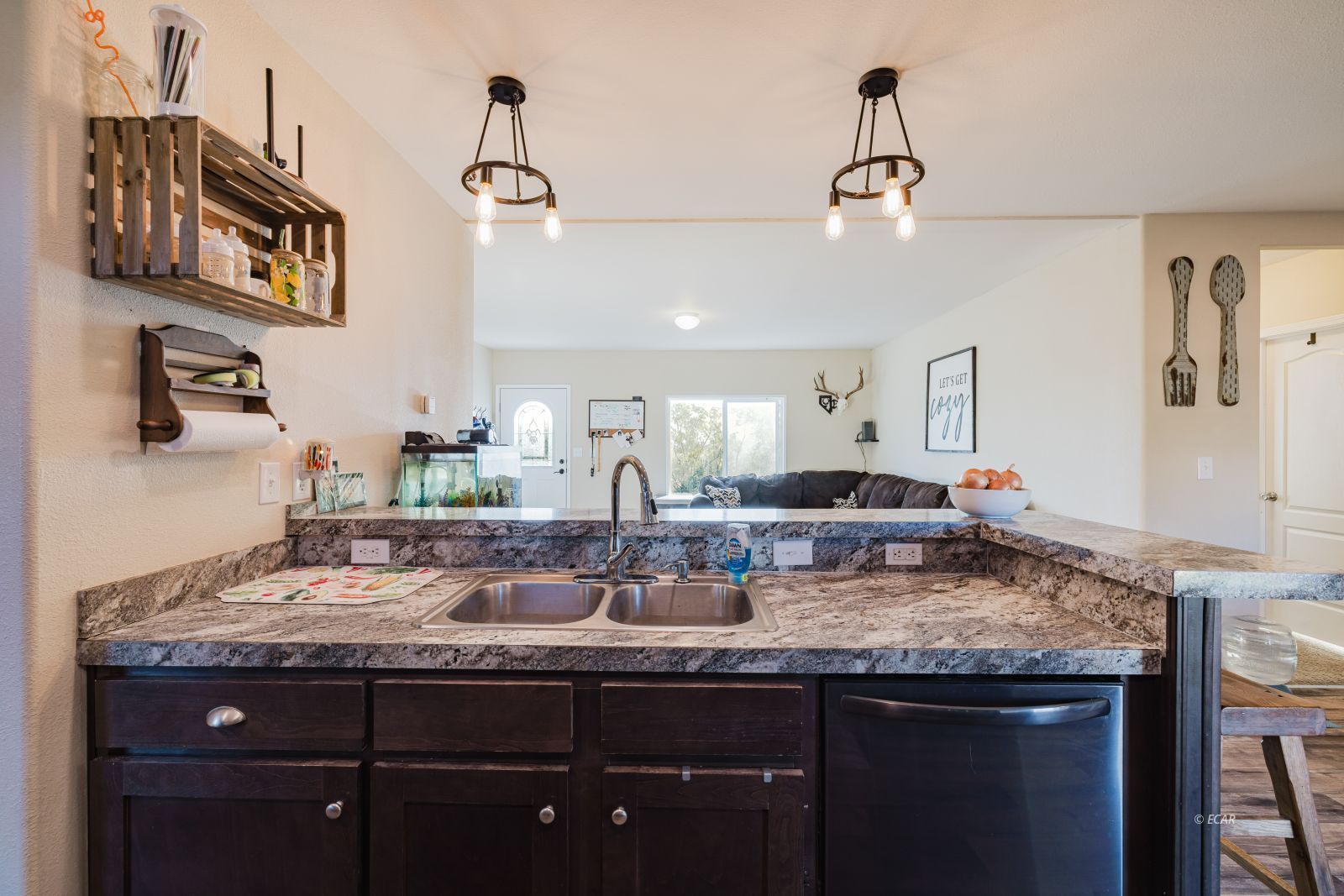 571 Holiday Drive Property Photo 9