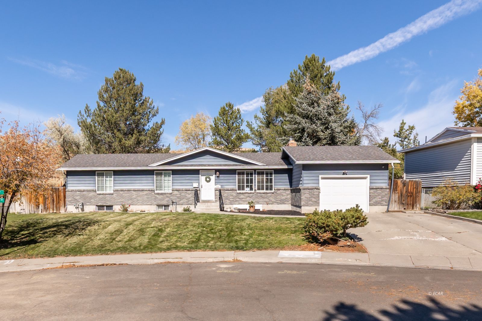 998 Northside Drive Property Photo 1