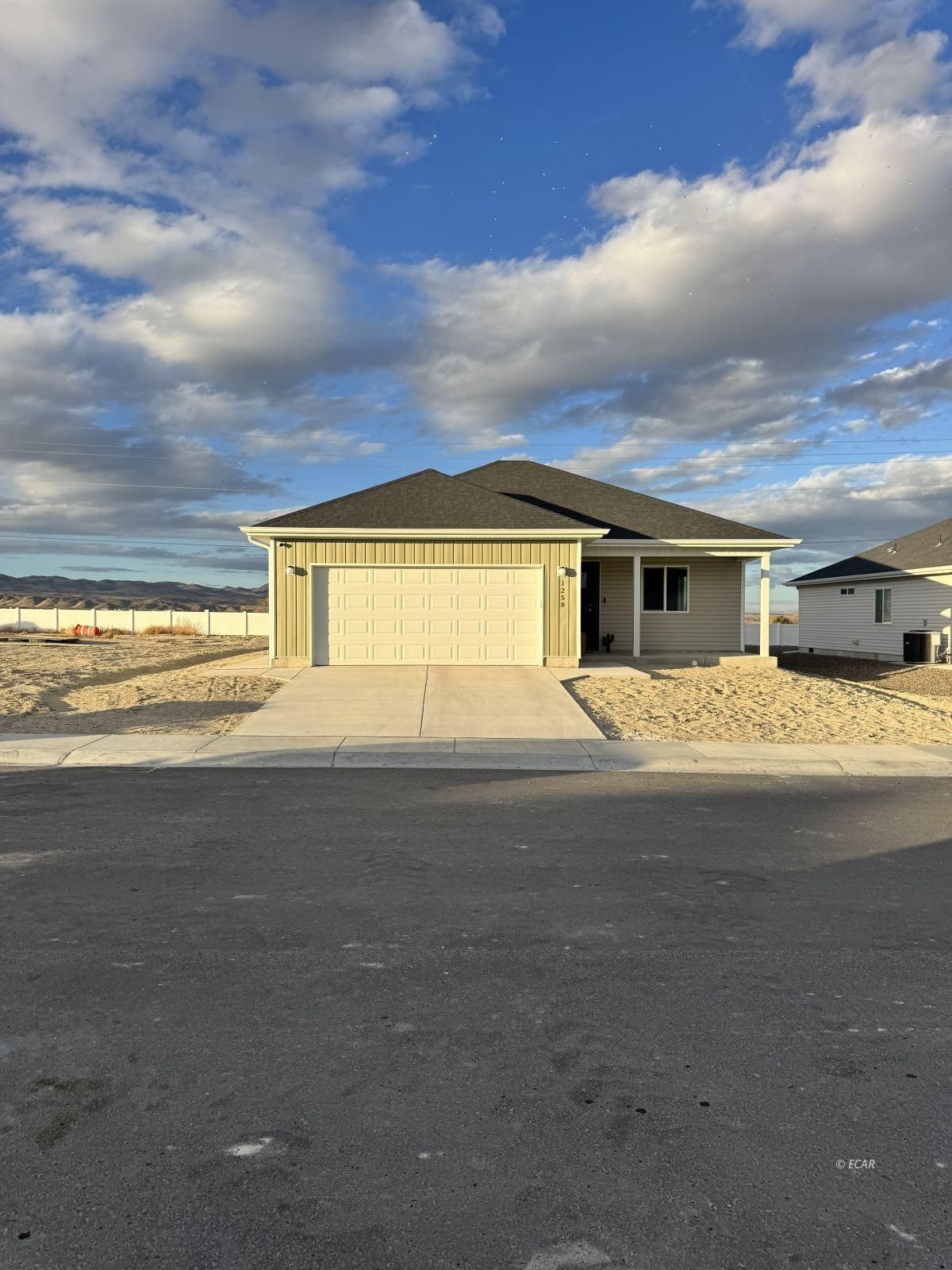 1493 Daisy Drive Property Photo 3