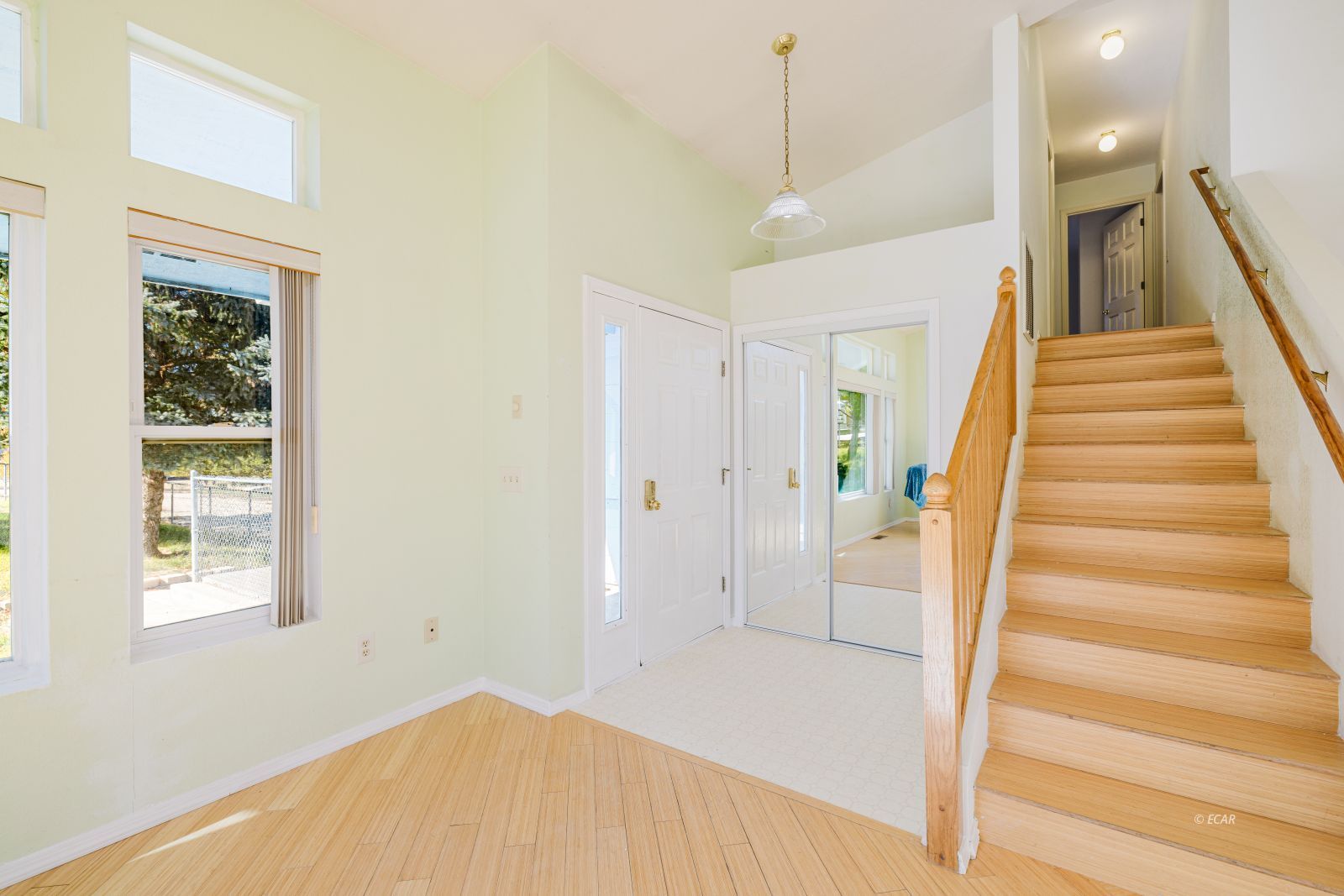629 Palace Parkway Property Photo 4
