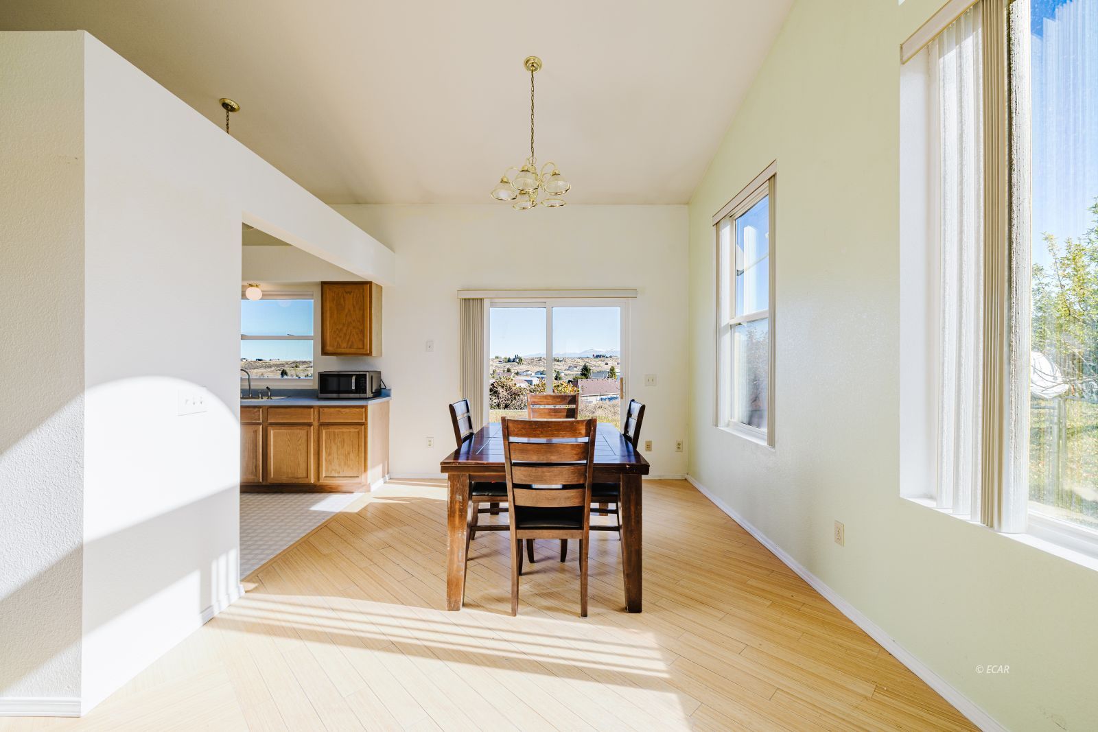 629 Palace Parkway Property Photo 9