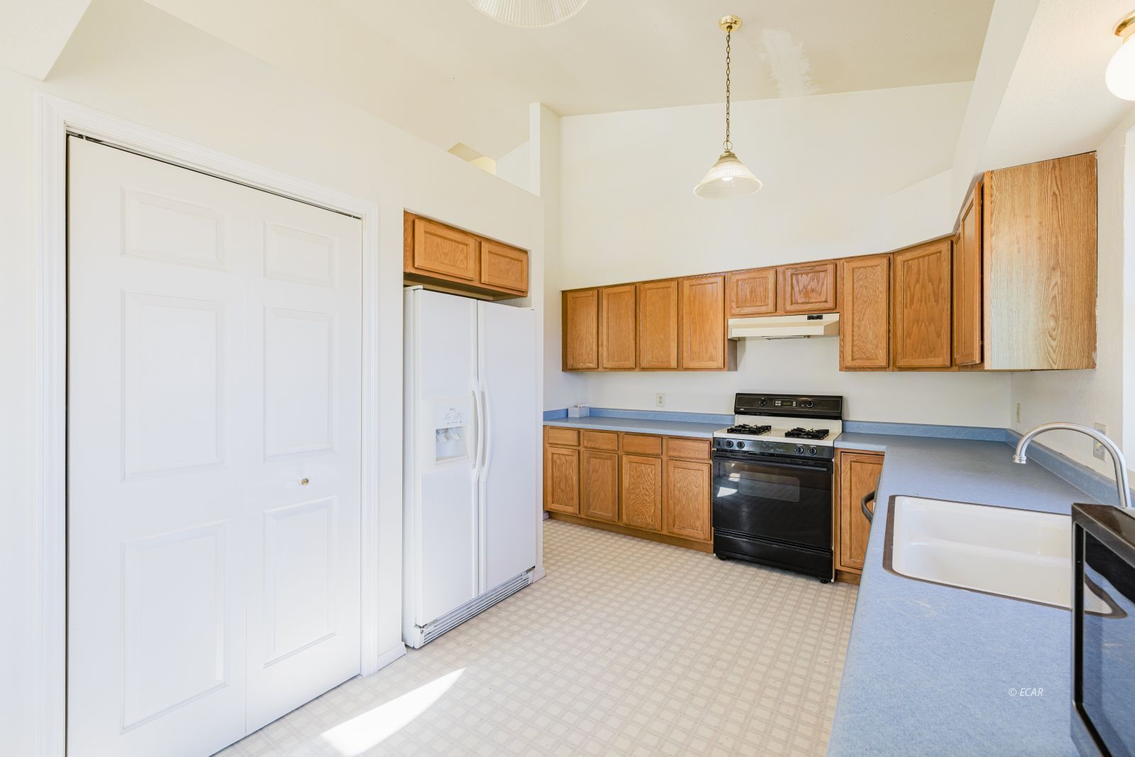 629 Palace Parkway Property Photo 14