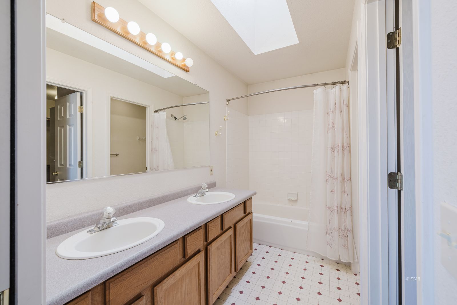 629 Palace Parkway Property Photo 19