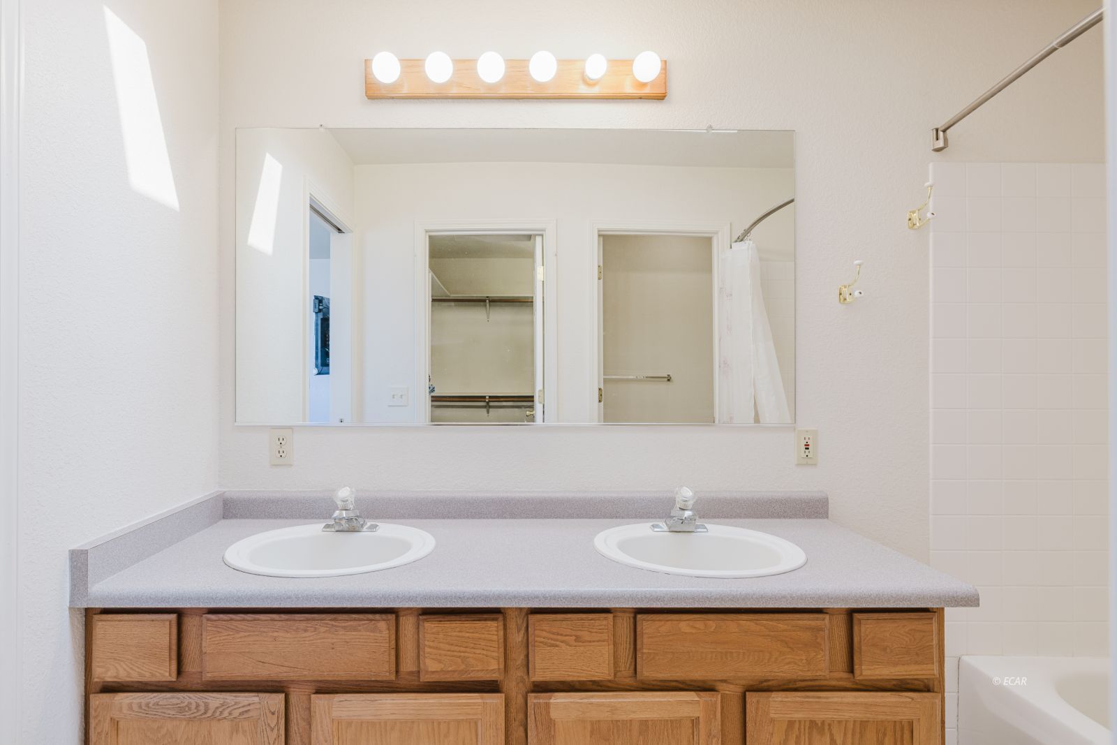 629 Palace Parkway Property Photo 33
