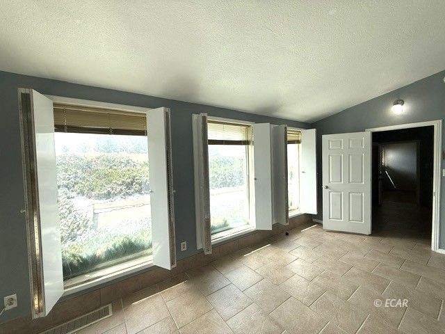 519 Spring Creek Parkway Property Photo 3