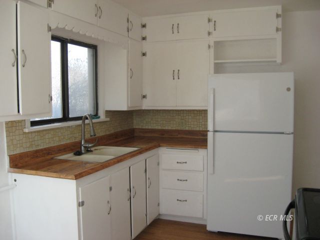 268 5th Street Property Photo 8