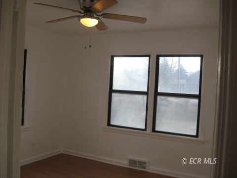 268 5th Street Property Photo 9