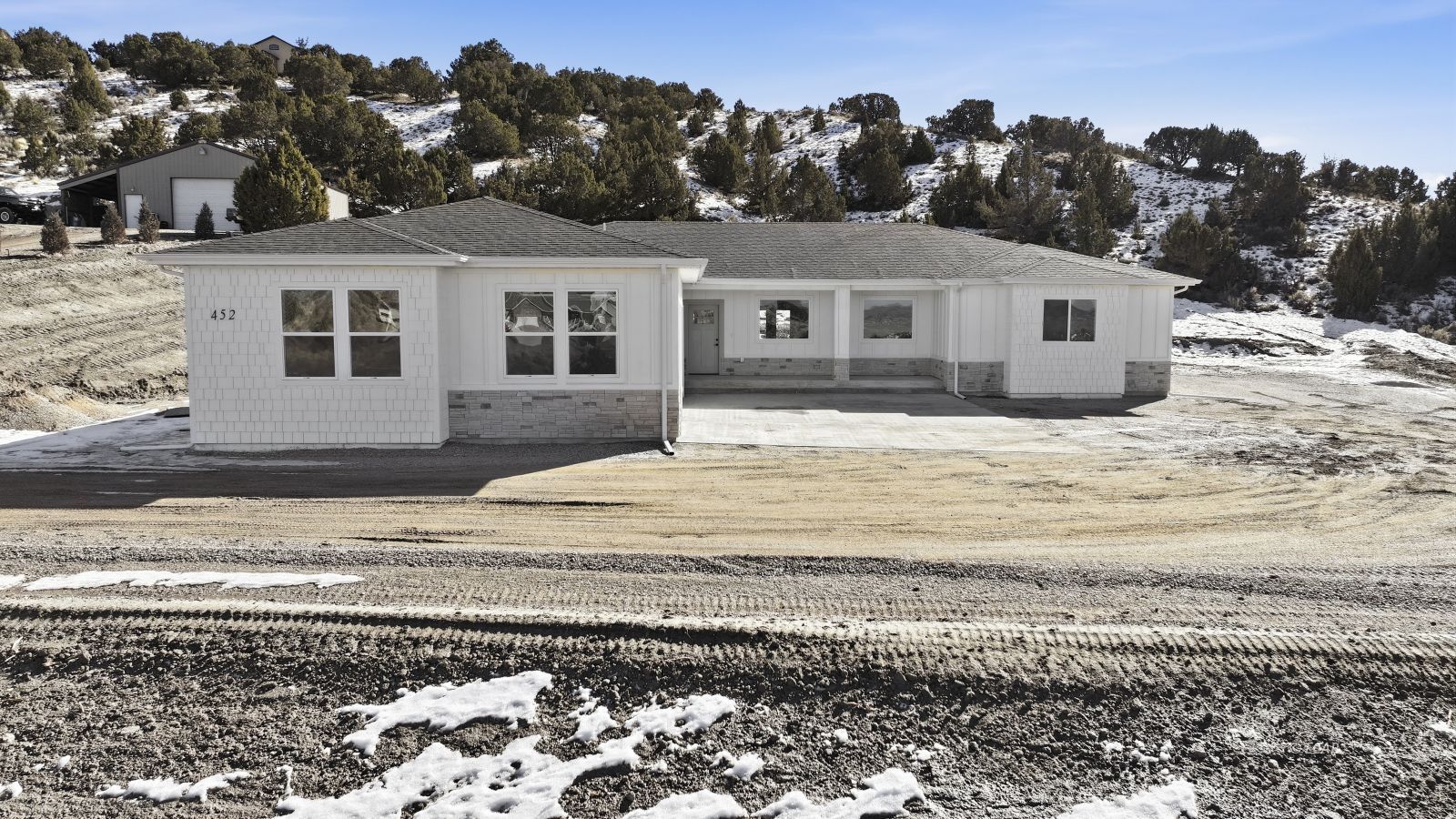 452 Country Club Plaza Property Photo 2