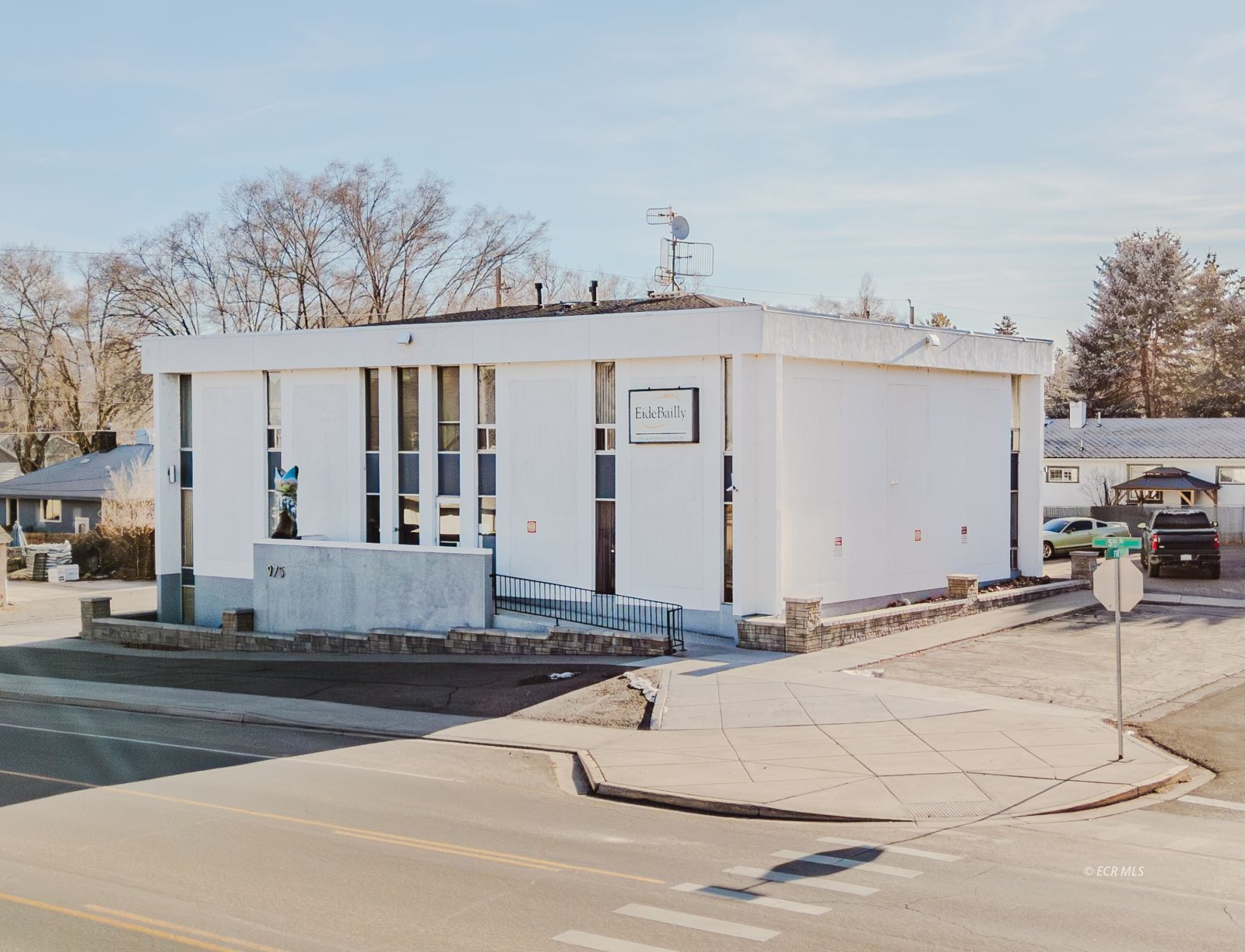 975 5th Street Property Photo 1