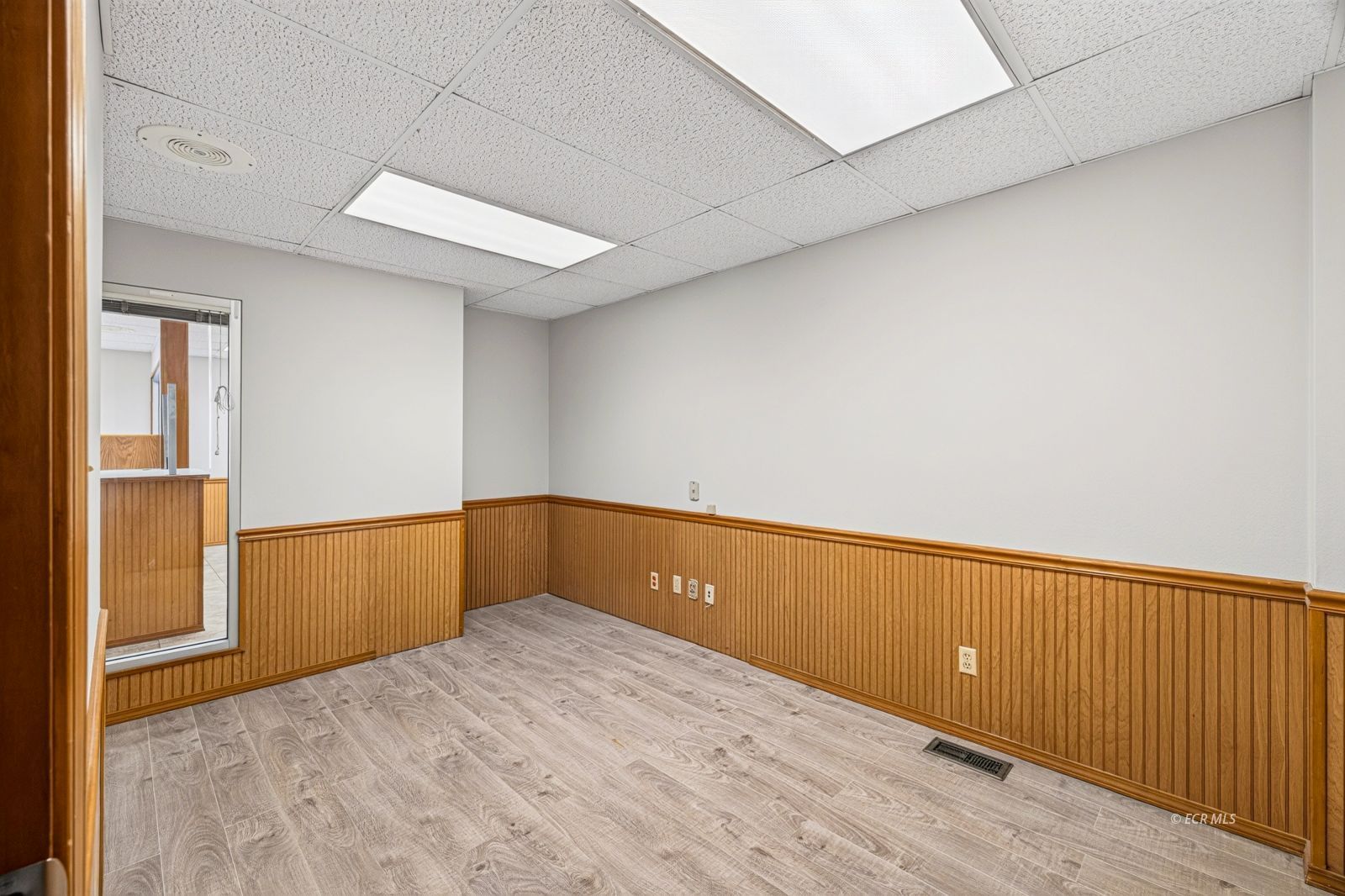 975 5th Street Property Photo 31