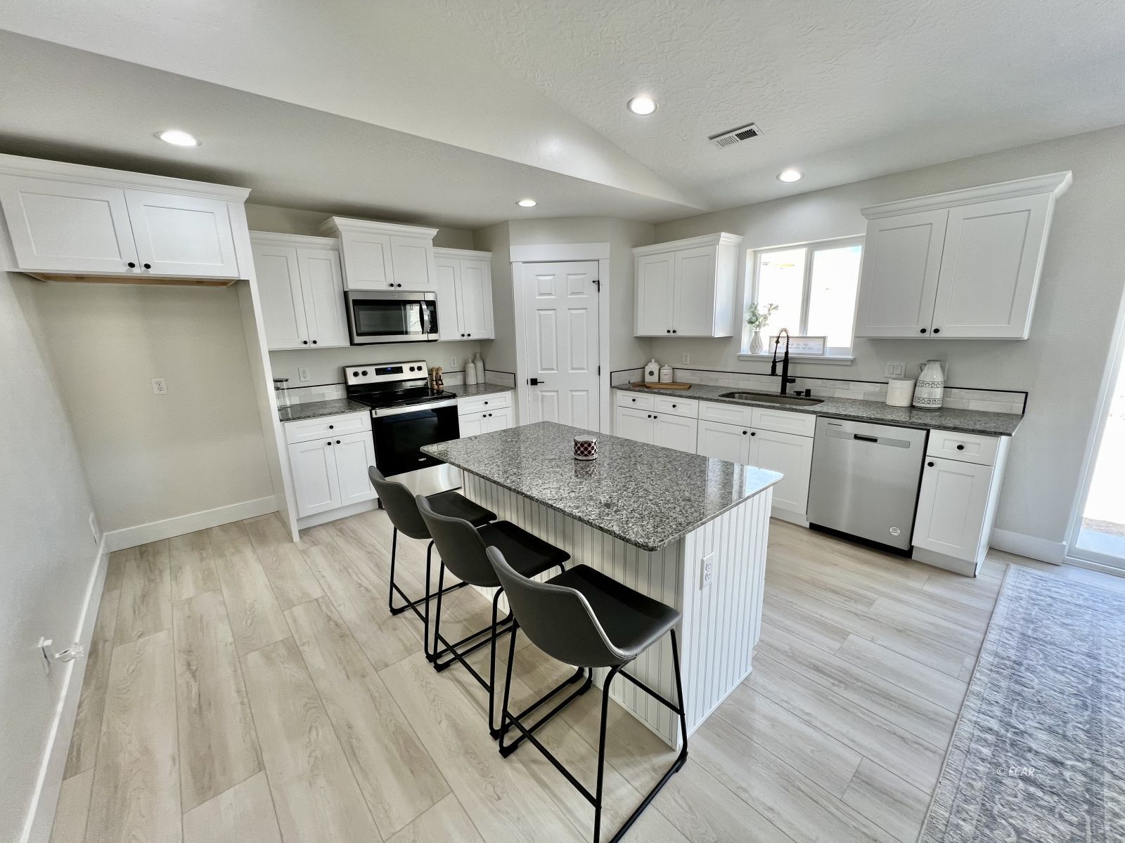 1719 Opal Drive Property Photo 3