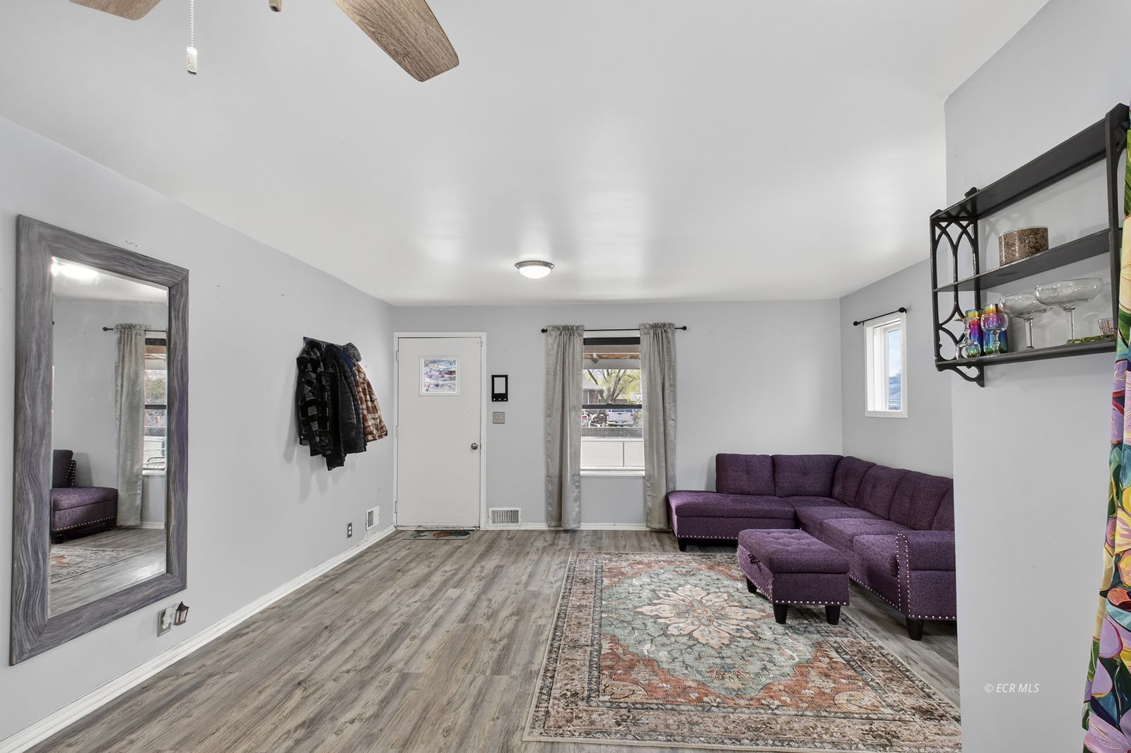 549 4th Street Property Photo 3