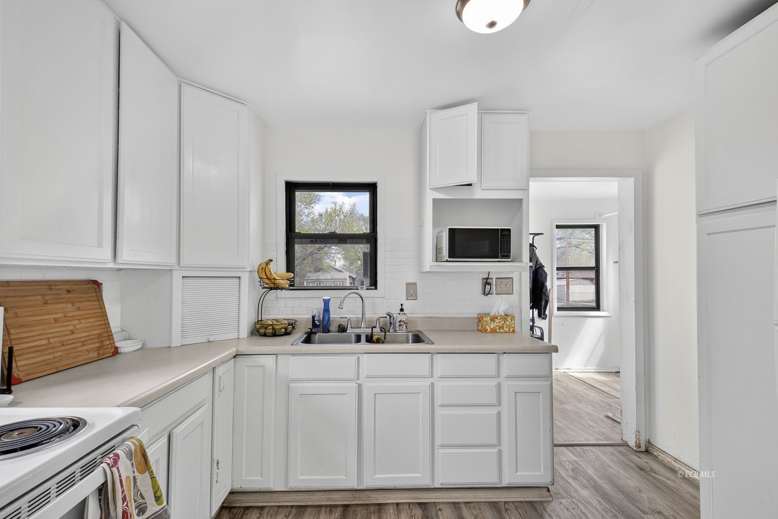 549 4th Street Property Photo 4