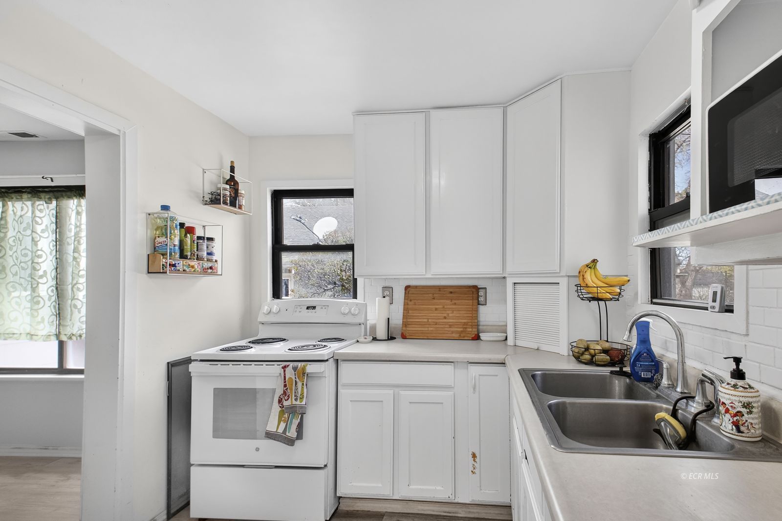 549 4th Street Property Photo 5