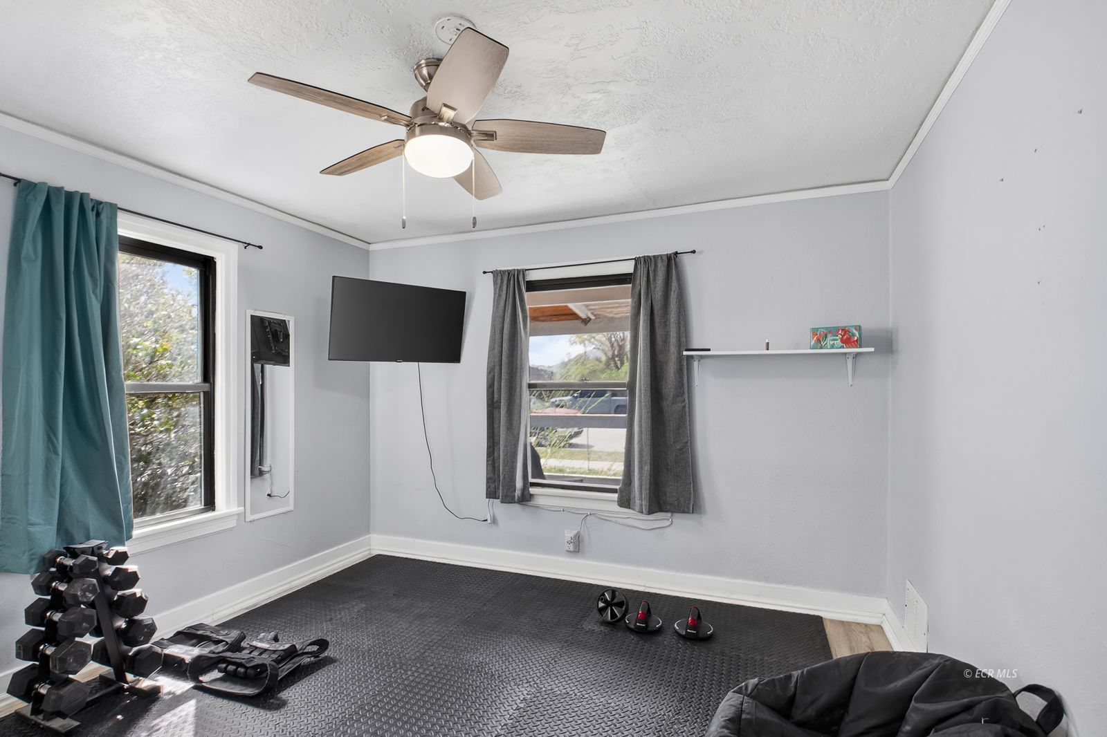 549 4th Street Property Photo 8