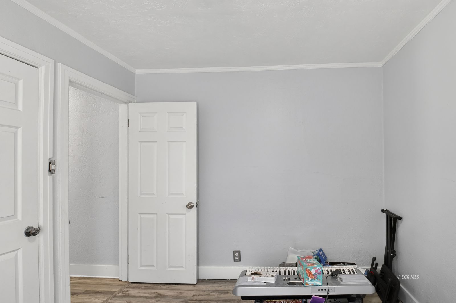 549 4th Street Property Photo 11