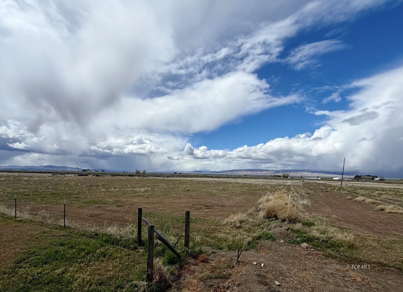 1 Sawtooth Way Property Photo 4