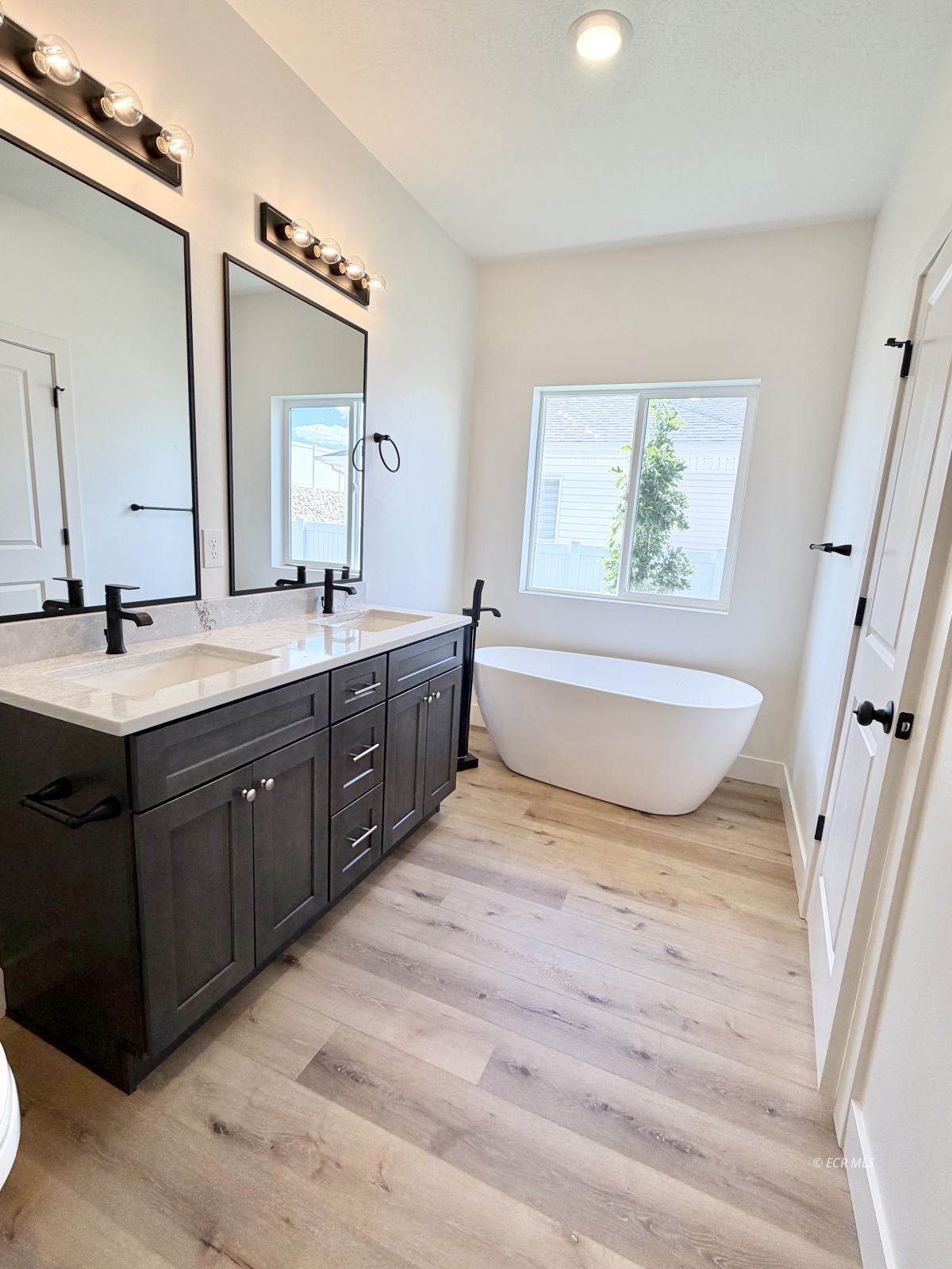 2943 Eleanor Court Property Photo 18