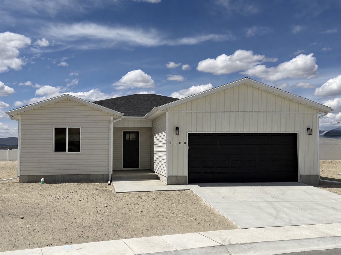 1266 Primrose Lane Property Photo 2