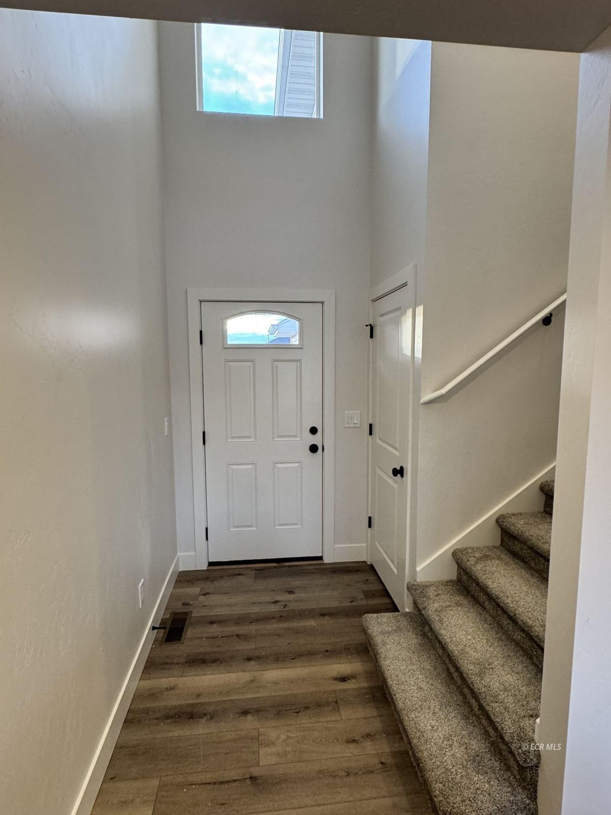 1262 Primrose Lane Property Photo 2