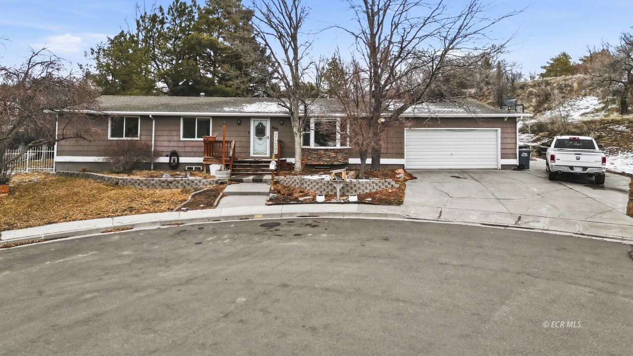 880 Nevada Circle Property Photo 1