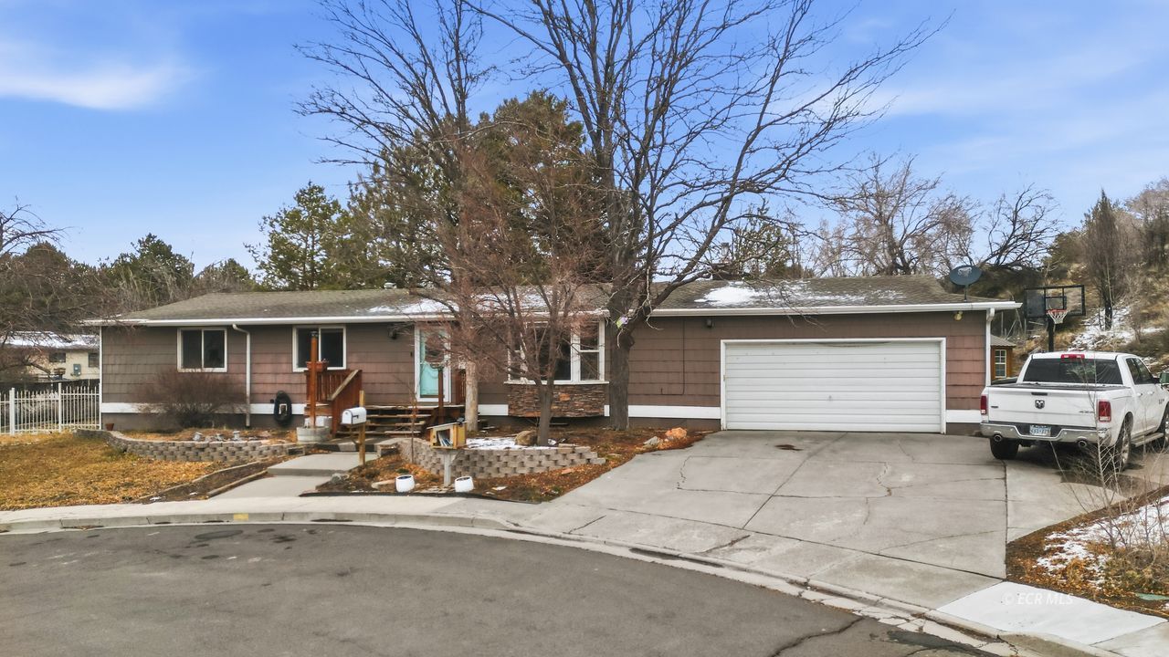 880 Nevada Circle Property Photo 2