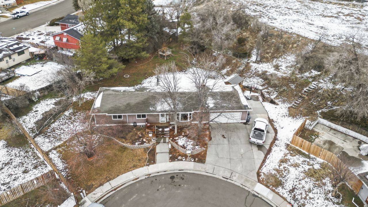 880 Nevada Circle Property Photo 3