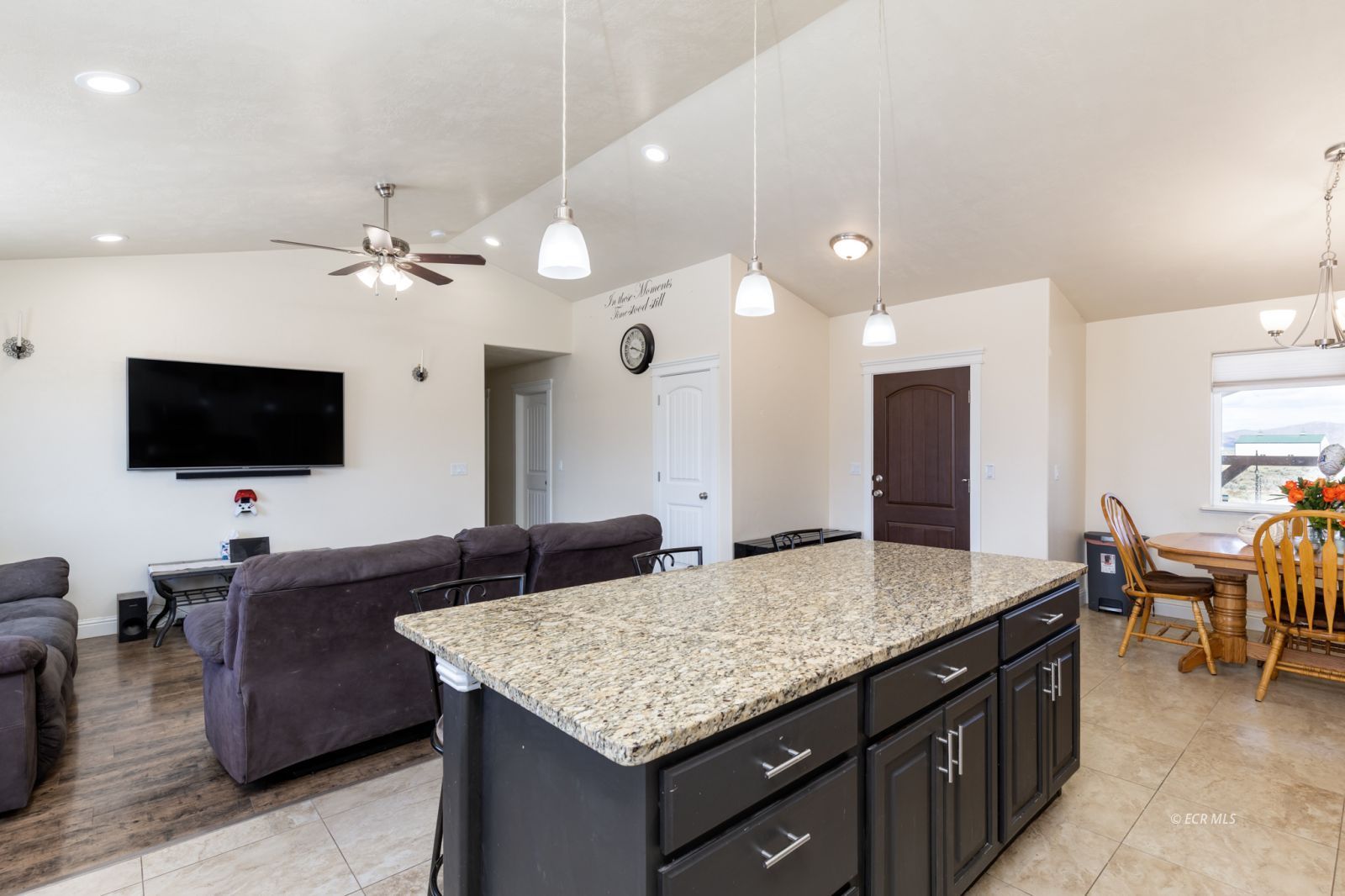 878 Abeyta Drive Property Photo 4