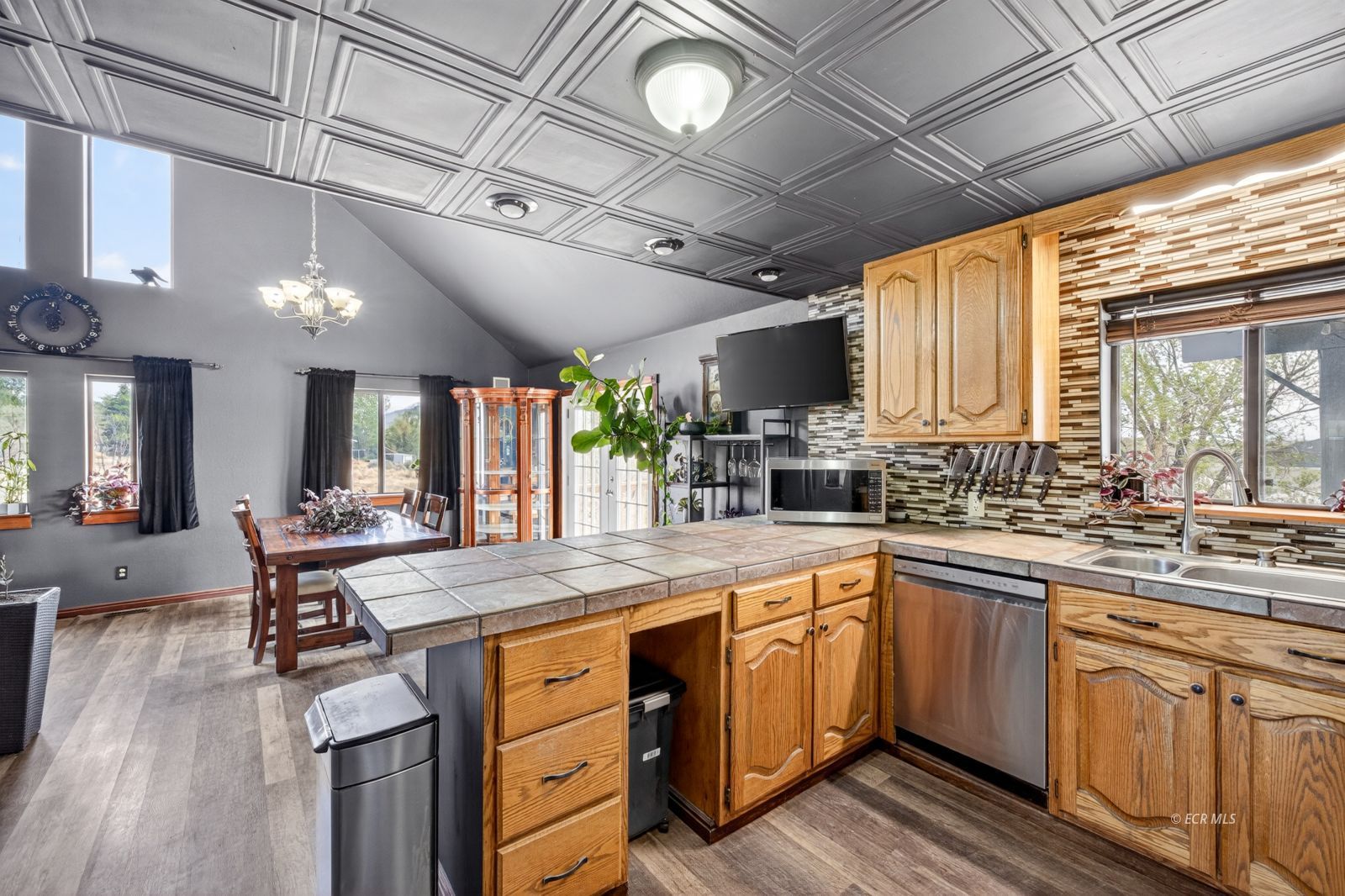 408 Cameo Drive Property Photo 11