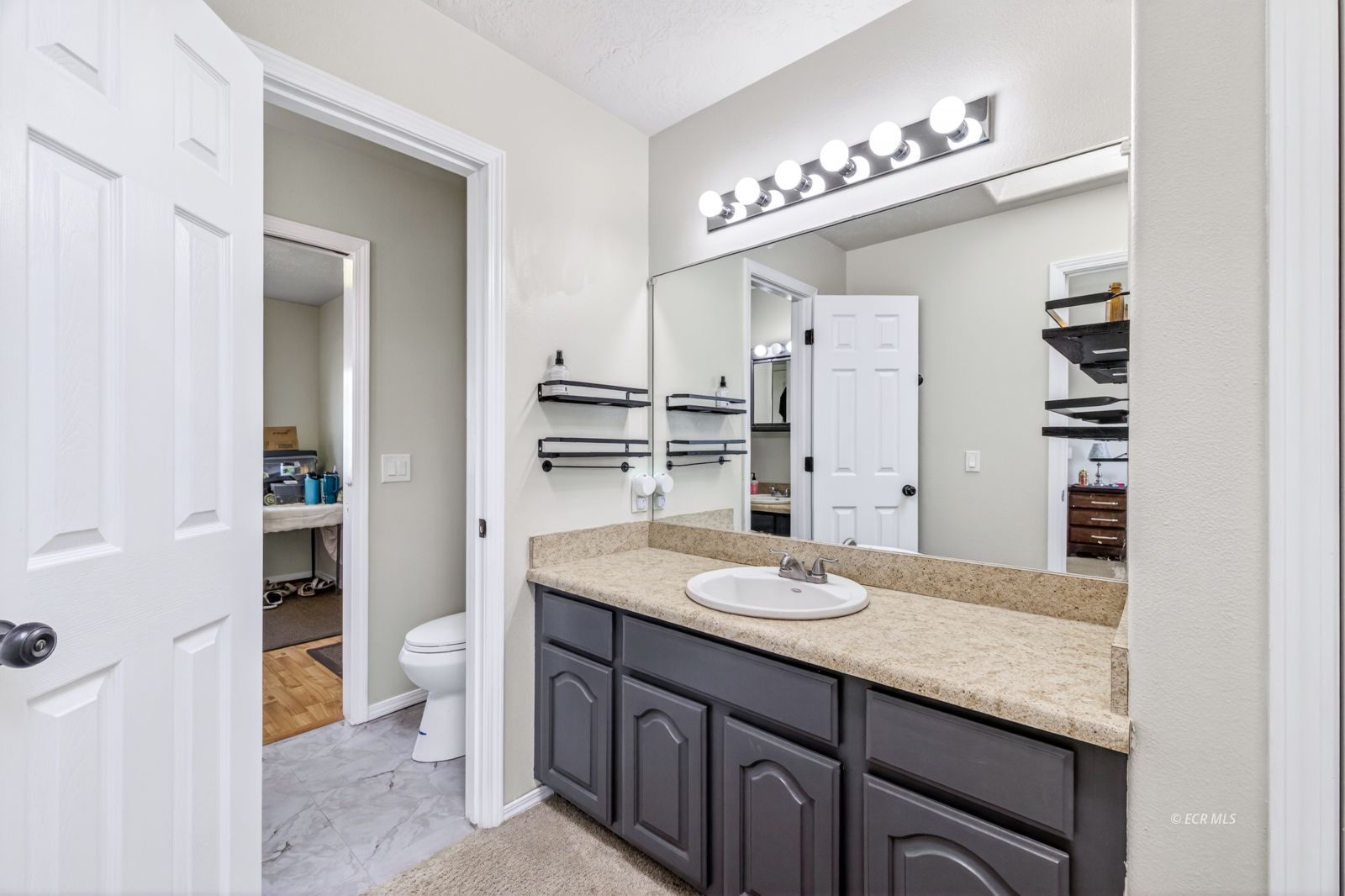 807 Silver Oak Drive Property Photo 18