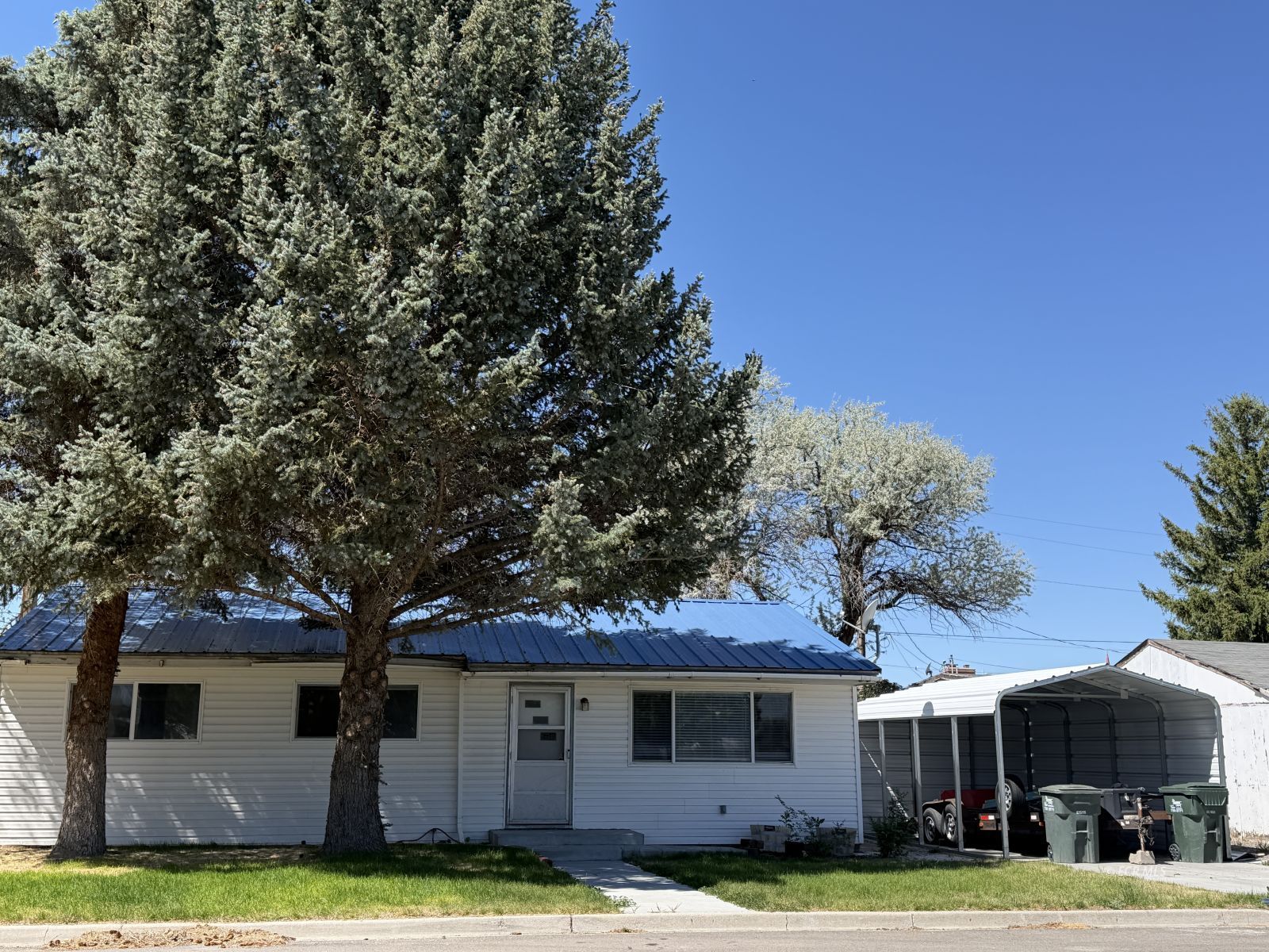 328 Baker Street Property Photo 1