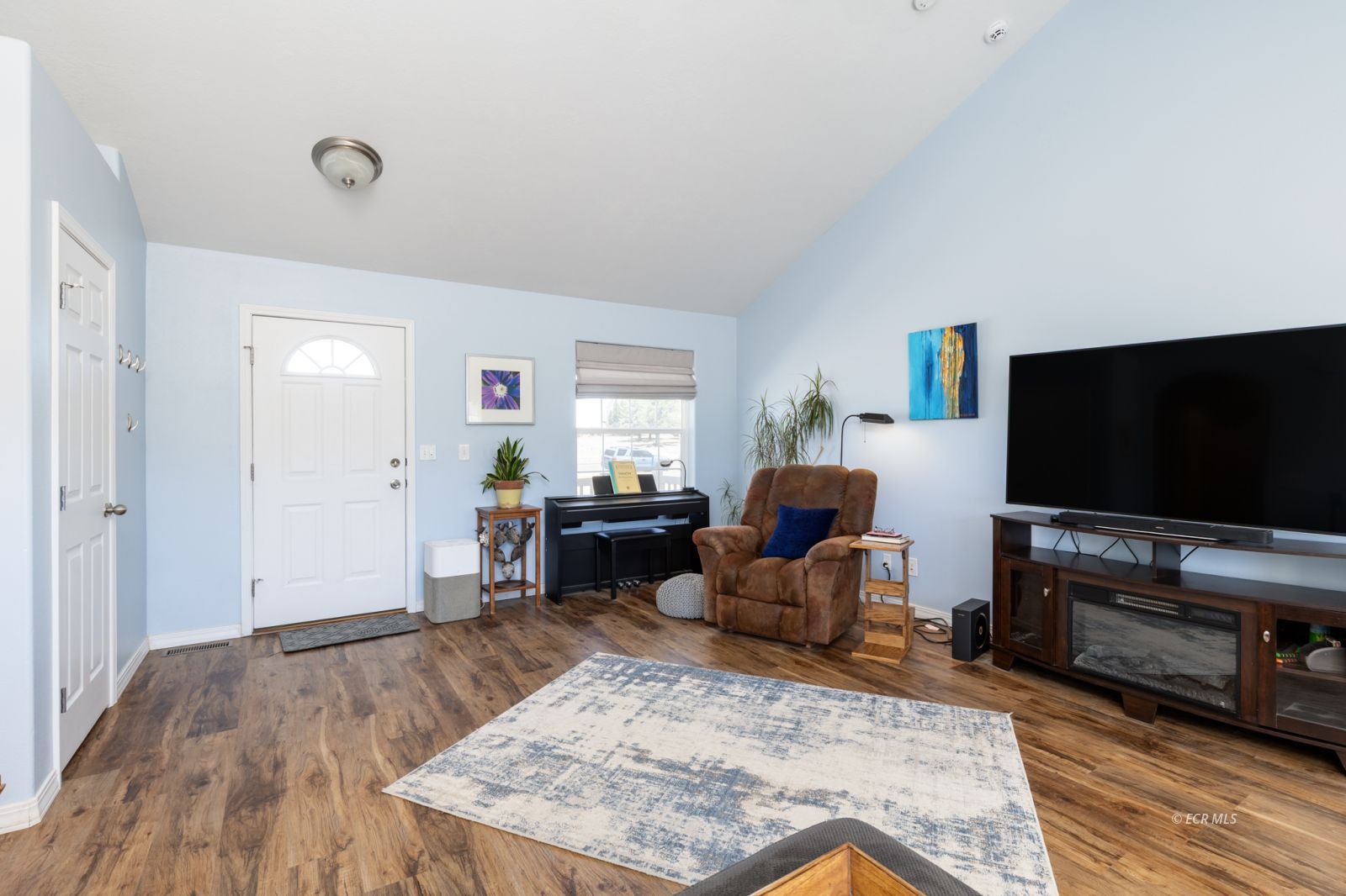 122 Spring Creek Parkway Property Photo 2