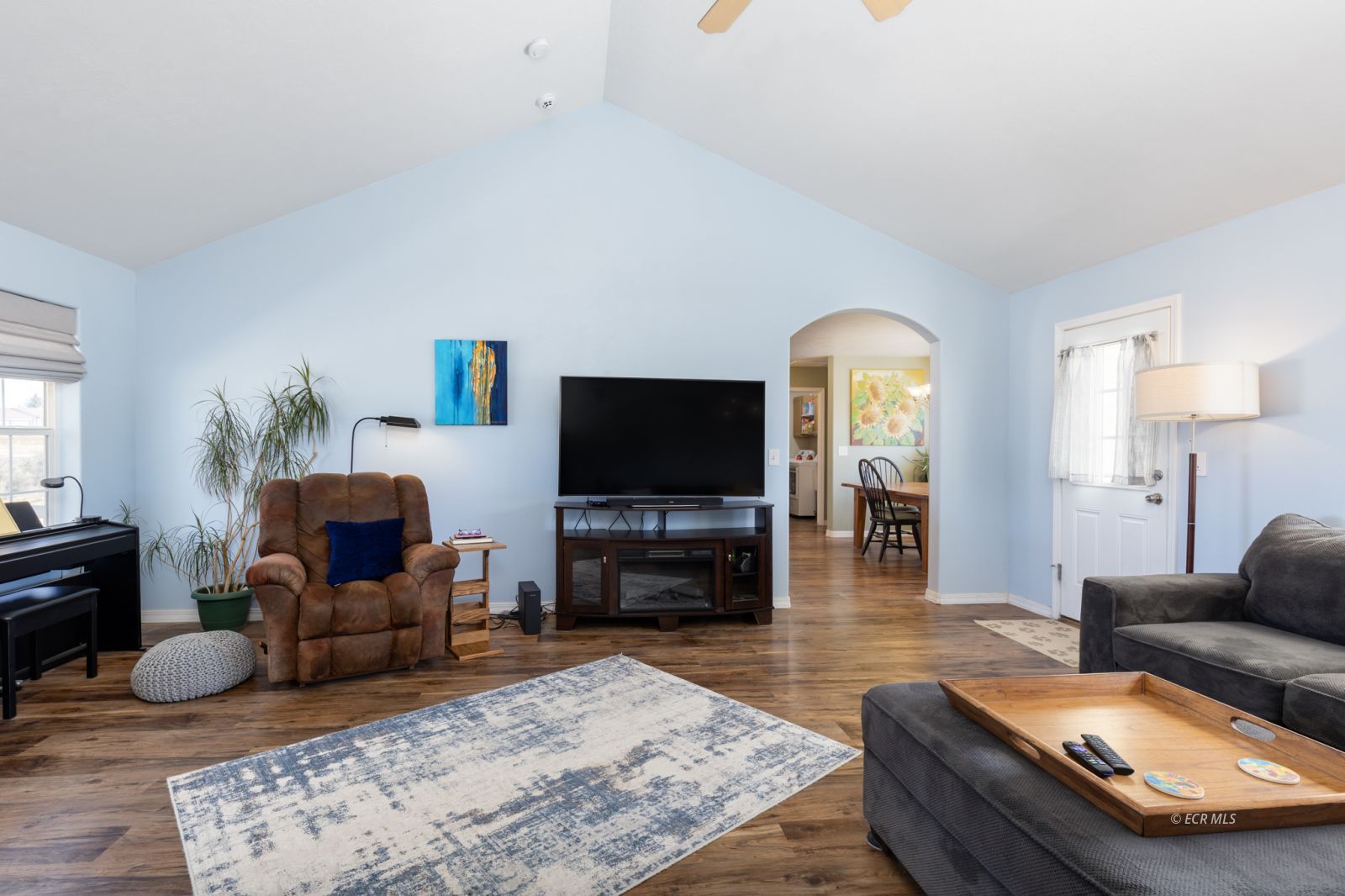 122 Spring Creek Parkway Property Photo 3