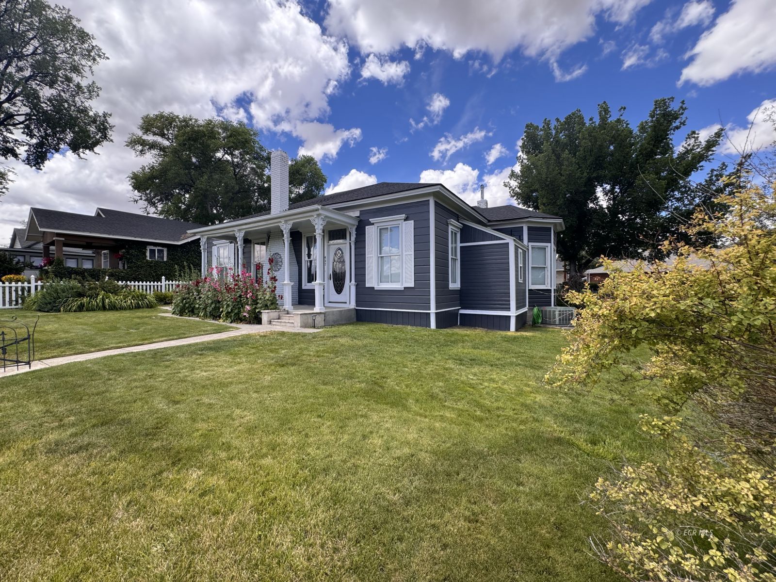 437 Pine Street Property Photo 1