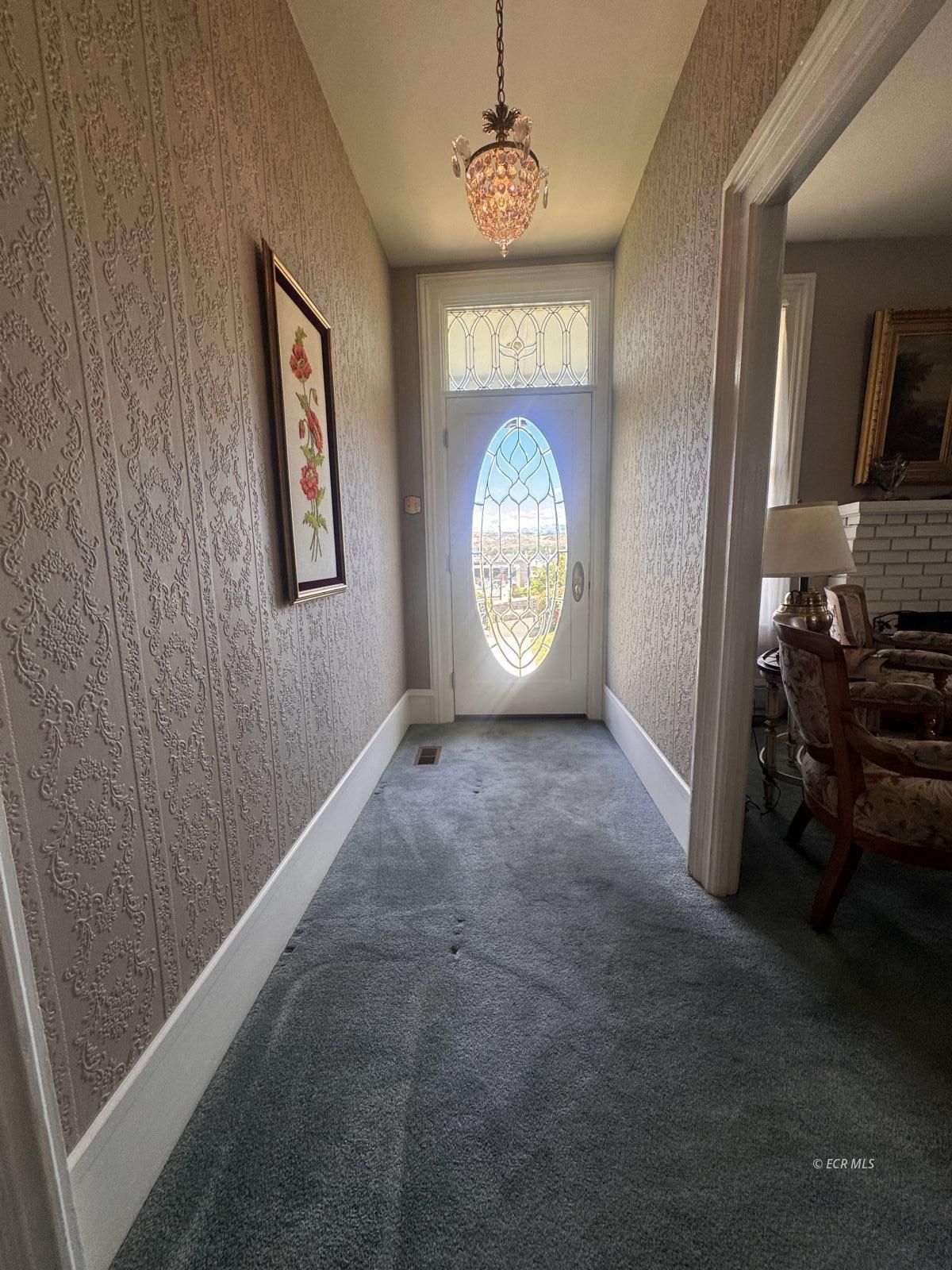 437 Pine Street Property Photo 4