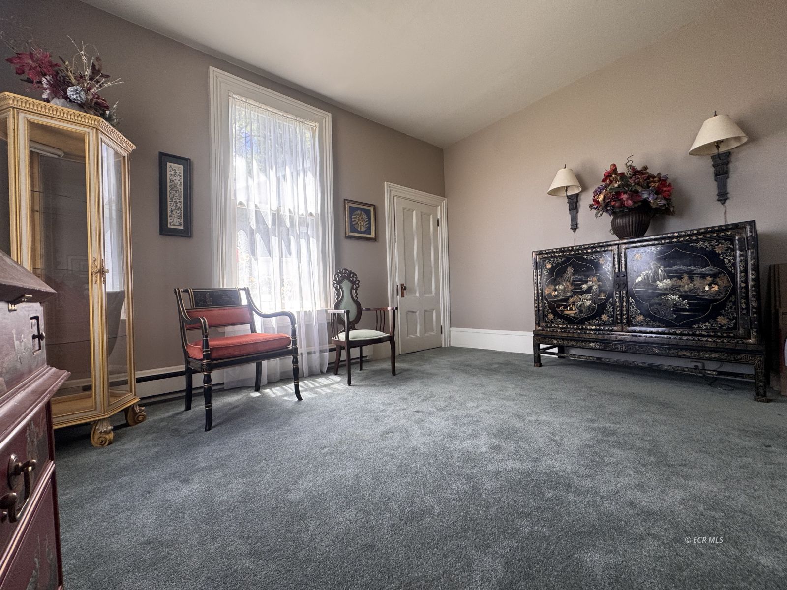 437 Pine Street Property Photo 9