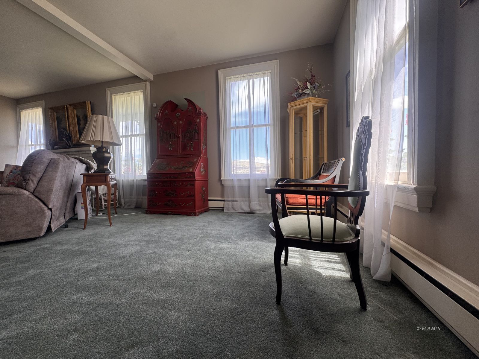 437 Pine Street Property Photo 10