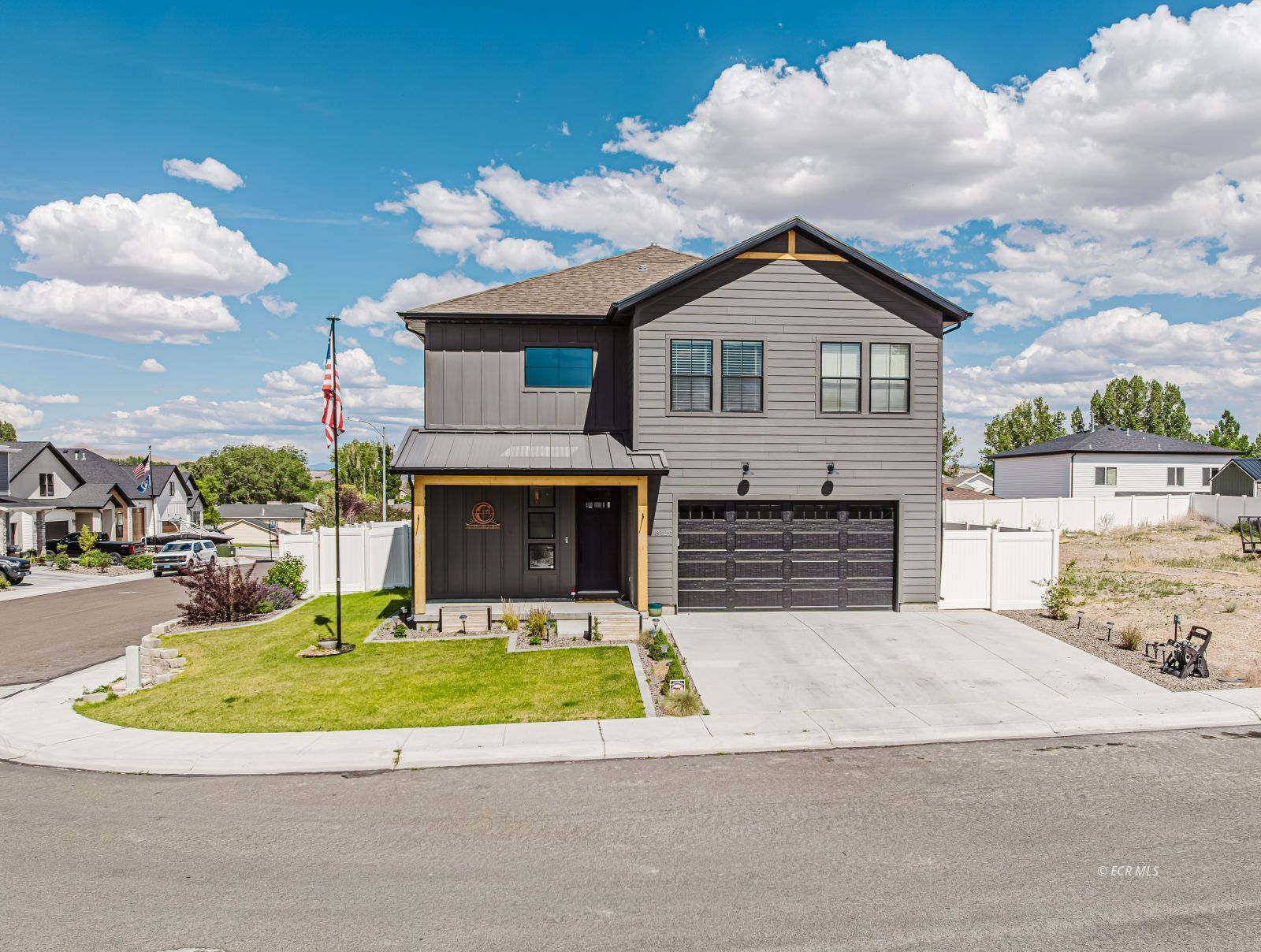 3129 Newcastle Circle Property Photo 1