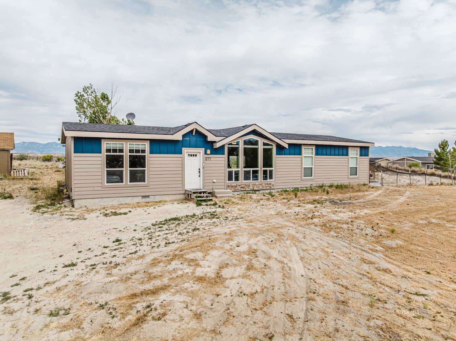 877 Spring Valley Parkway Property Photo 1