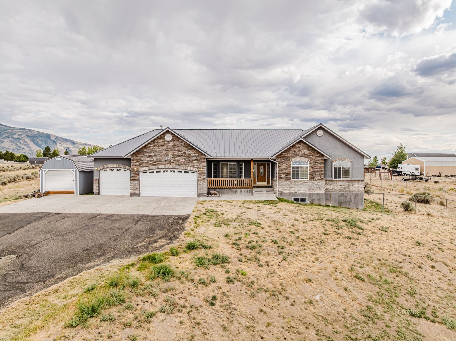 873 Thistle Drive Property Photo 1