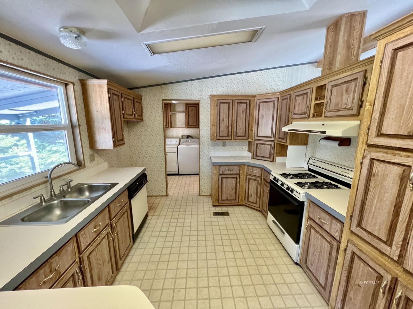 2833 Wrangler Circle Property Photo 3