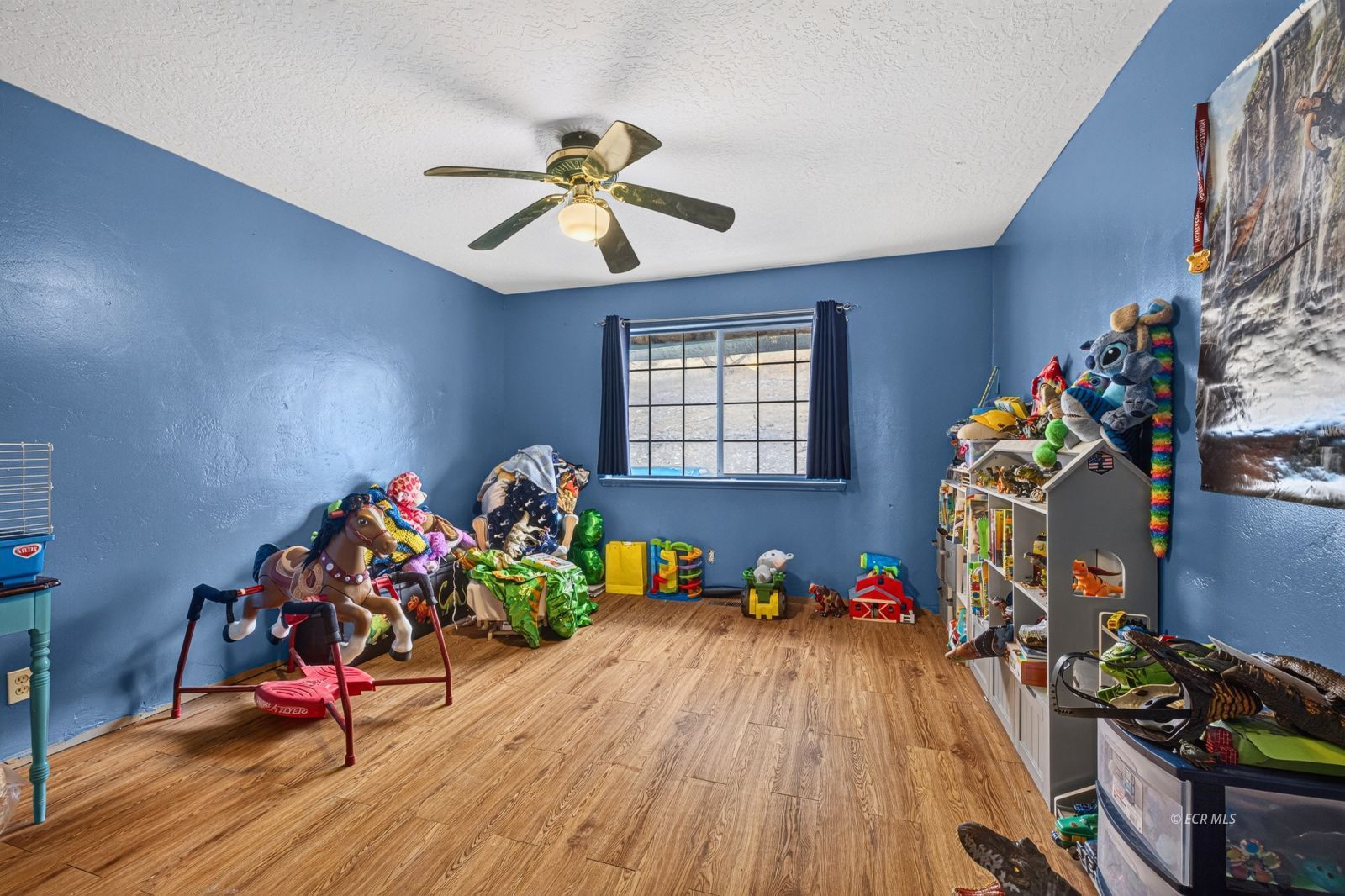 811 Hilltop Drive Property Photo 10