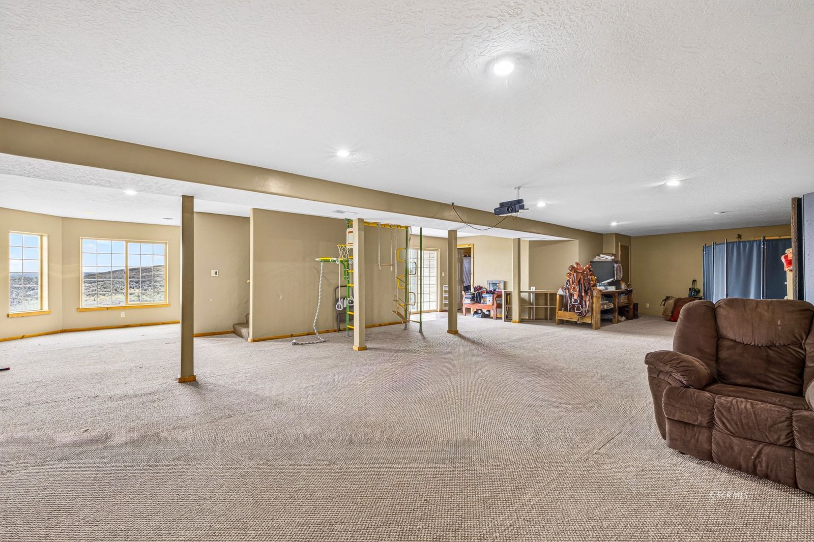 811 Hilltop Drive Property Photo 11