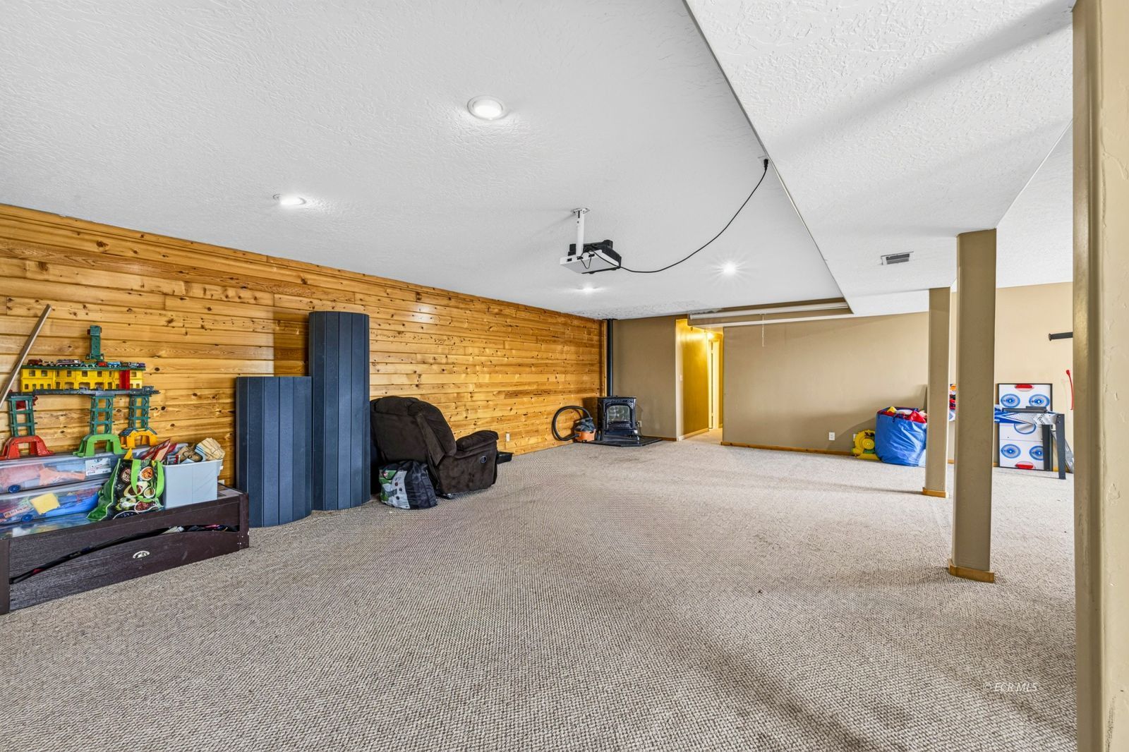 811 Hilltop Drive Property Photo 12