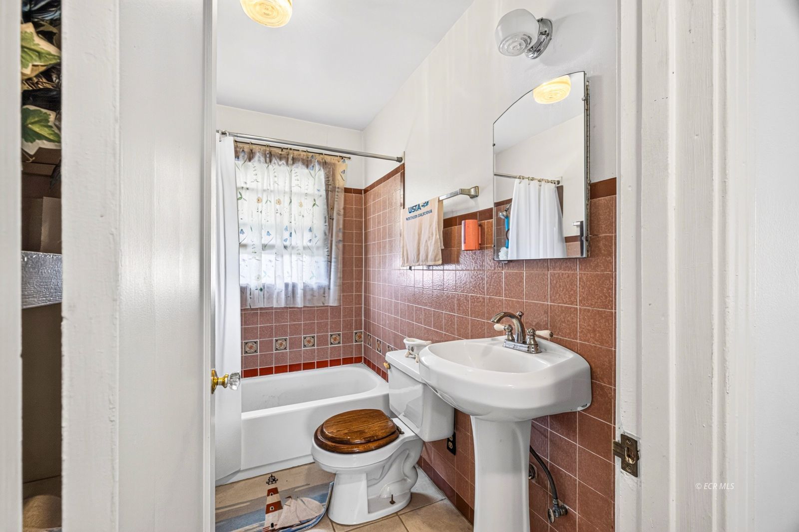 462 Wilson Avenue Property Photo 3